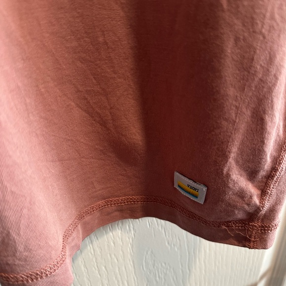 Vuori XL t shirt - Picture 2 of 2